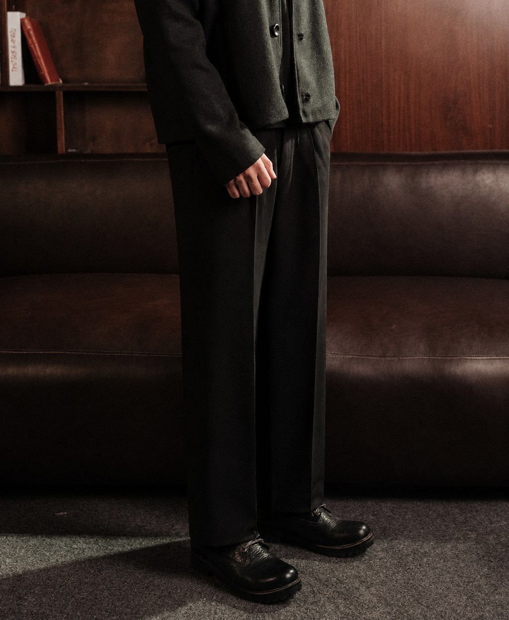 MEN'S RELAXED FIT PLEATED TROUSERS