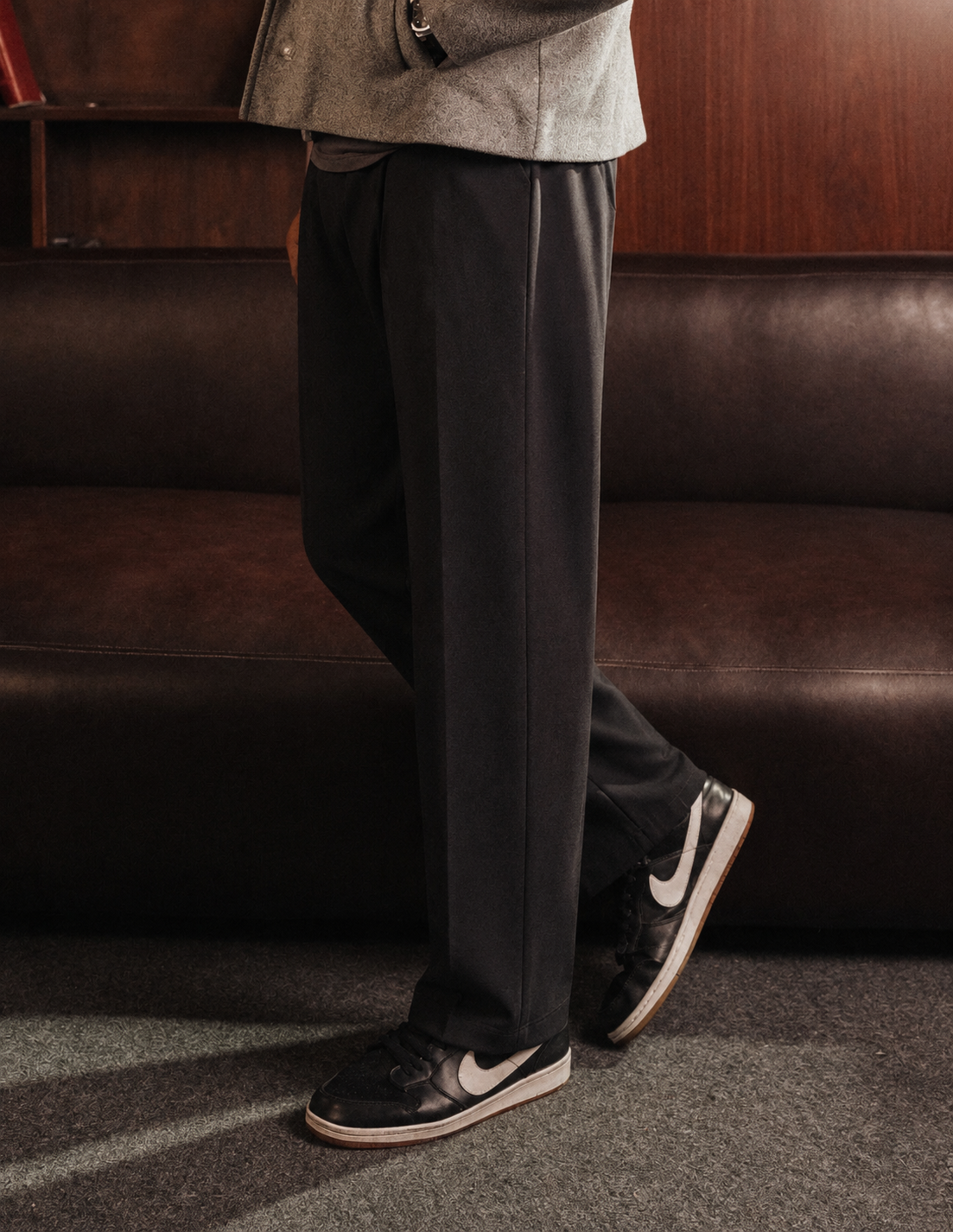 MEN'S RELAXED FIT PLEATED TROUSERS