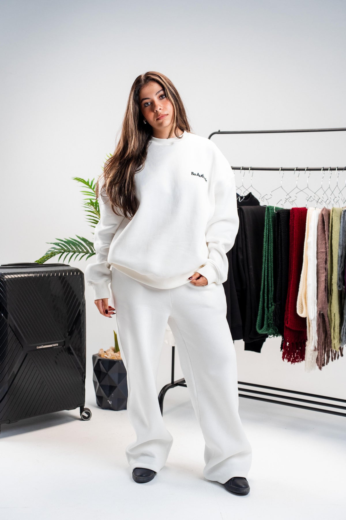 WHITE SWEATPANTS
