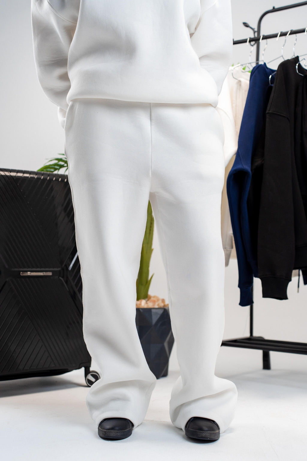 WHITE SWEATPANTS