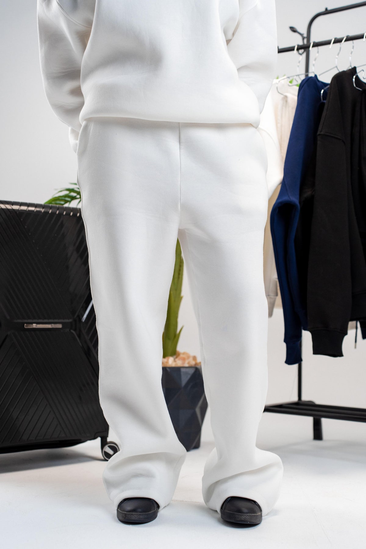 WHITE SWEATPANTS