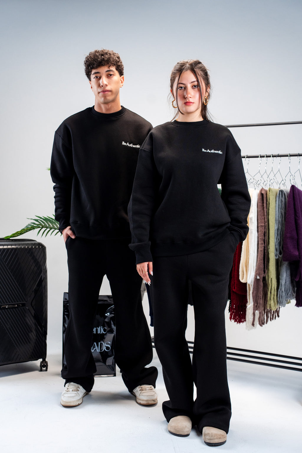 BLACK SWEATPANTS