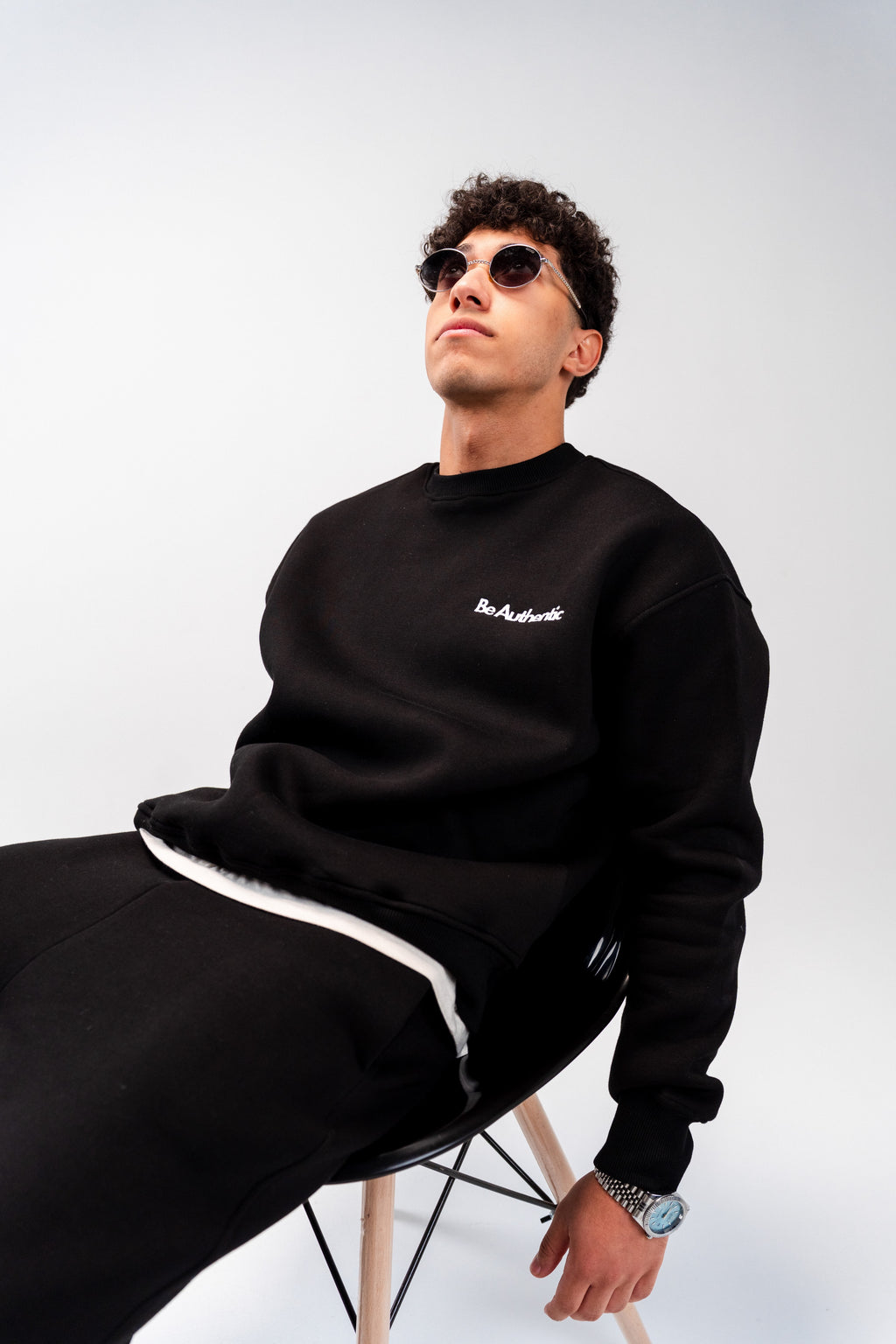 OVERSIZED BLACK CREWNECK