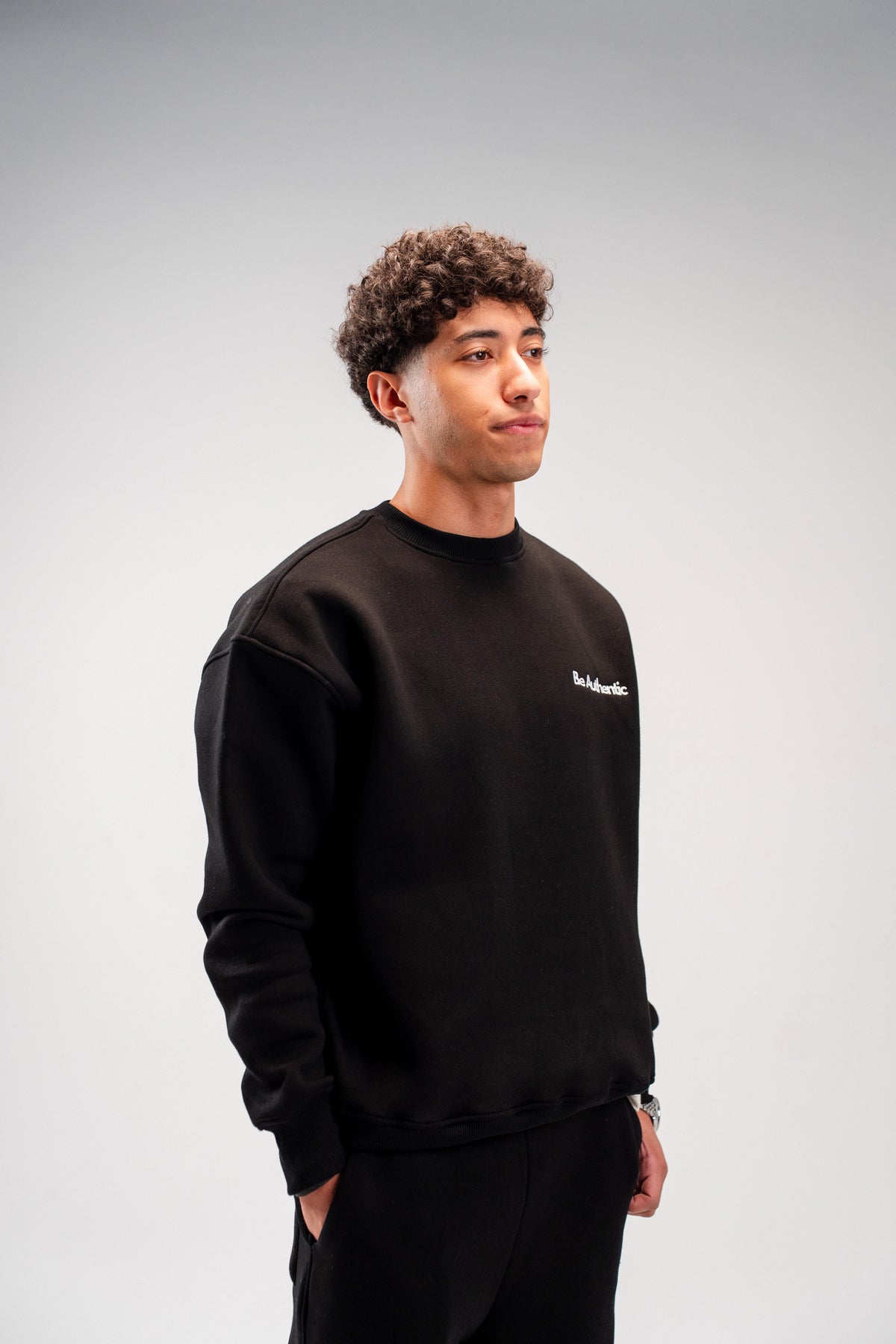 OVERSIZED BLACK CREWNECK