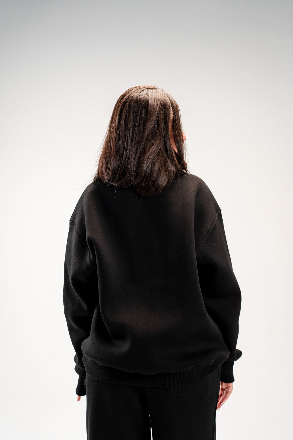 OVERSIZED BLACK CREWNECK