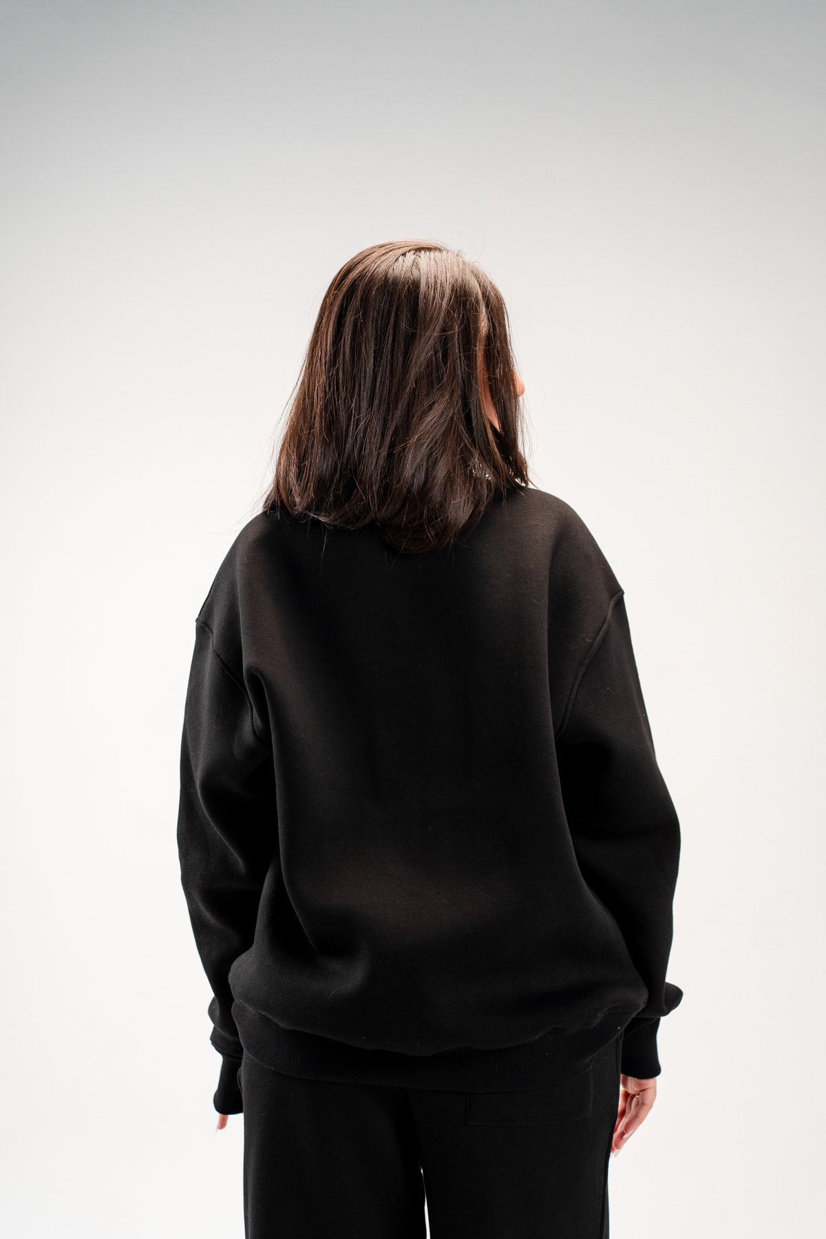 OVERSIZED BLACK CREWNECK