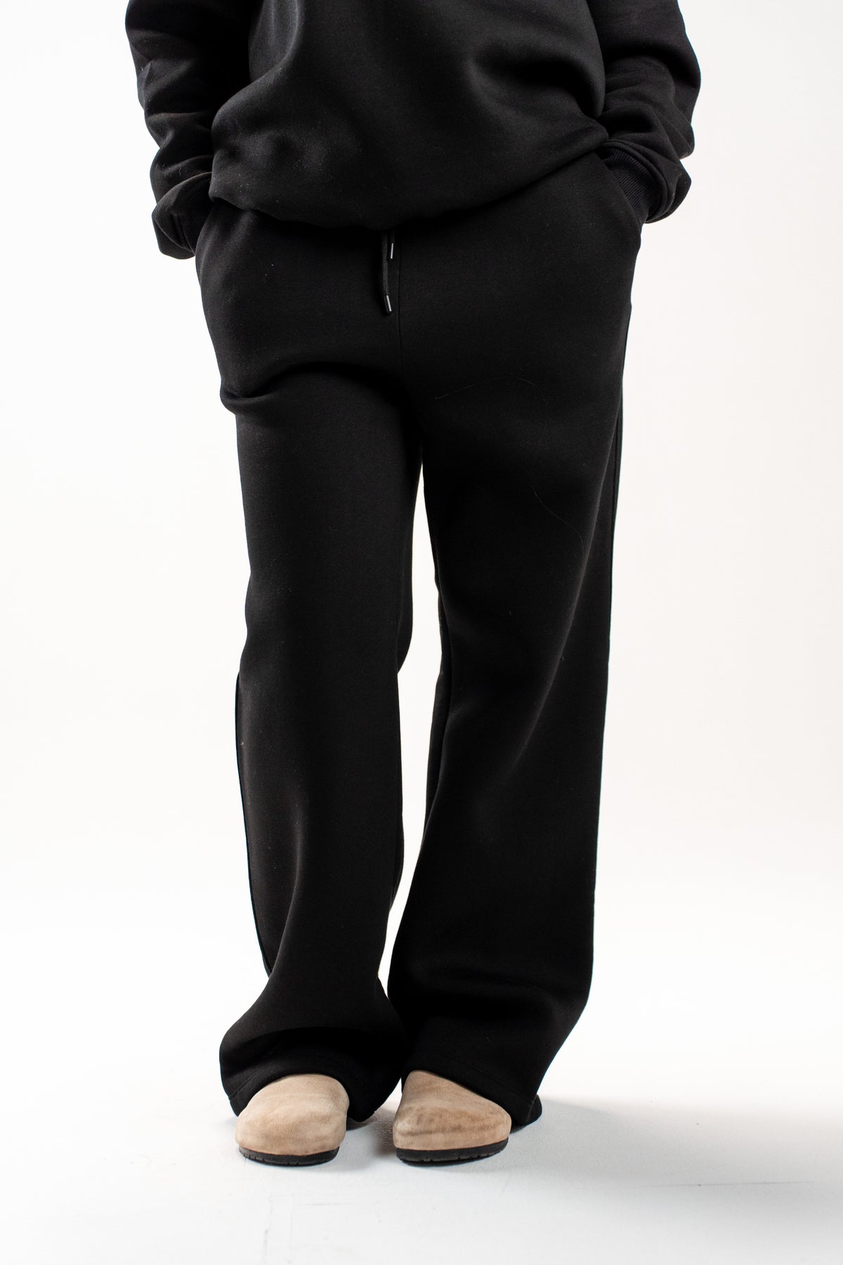 BLACK SWEATPANTS