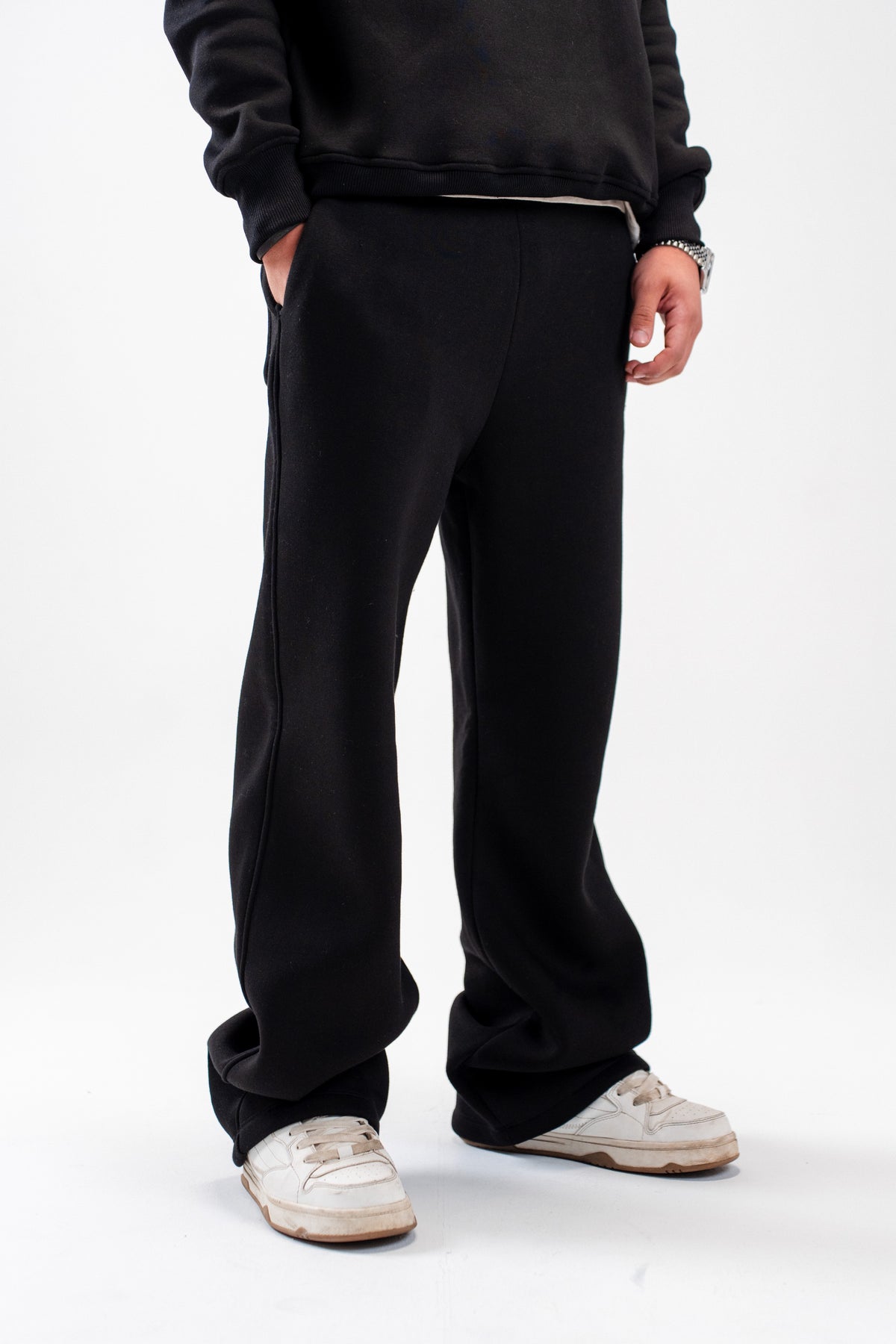 BLACK SWEATPANTS