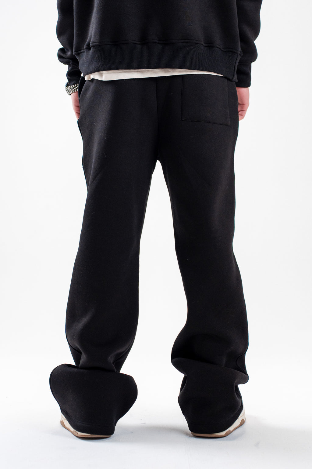 BLACK SWEATPANTS