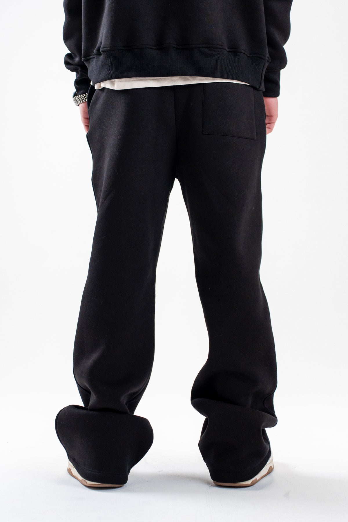 BLACK SWEATPANTS
